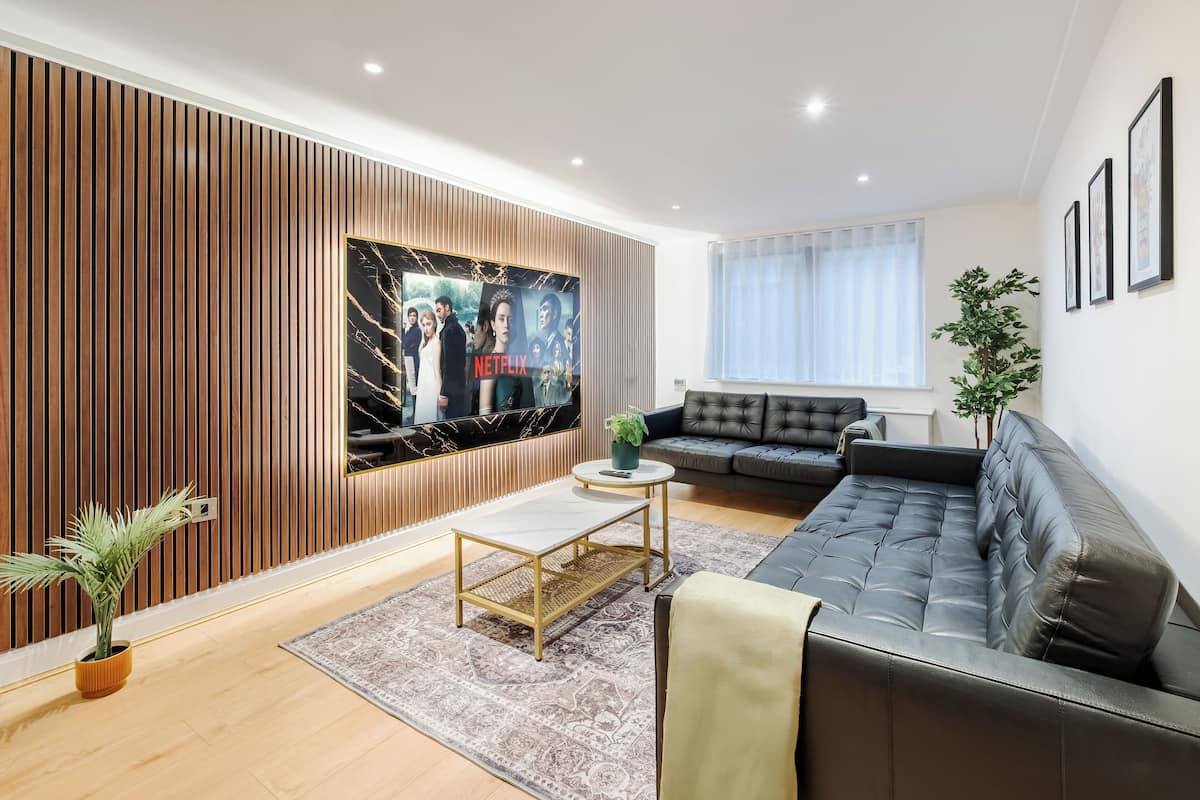 Appartamento Executive, 2 camere da letto, aria condizionata | Soggiorno | Smart TV 75 pollici con canali digitali, Netflix, Hulu