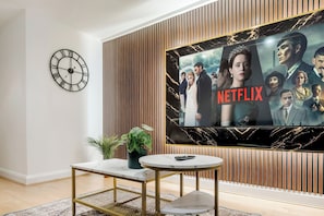 Executive-huoneisto, 2 makuuhuonetta, ilmastointi | Olohuone | Älytelevisio, Netflix, Hulu, suoratoistopalvelut