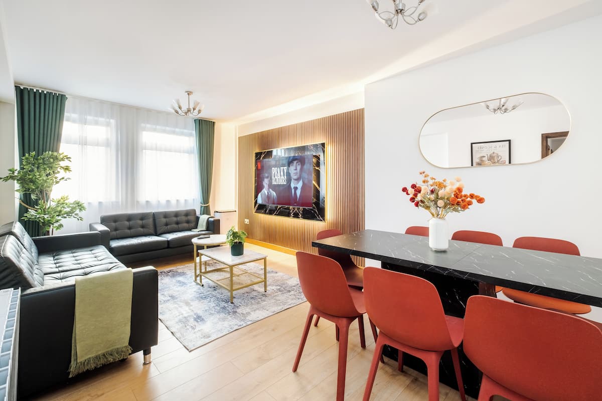 Premier-huoneisto, 3 makuuhuonetta, ilmastointi | Olohuone | Älytelevisio, Netflix, Hulu, suoratoistopalvelut