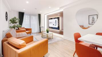 Superior Apartment, 3 Bedrooms, Air conditioning | Living room
