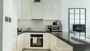 Room - Luxury 1BR Minutes to Dubai Mall MBR City (Dubai)