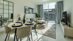 Room - Luxury 1BR Minutes to Dubai Mall MBR City (Dubai)