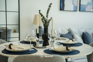 Apartment - Luxury 1BR Minutes to Dubai Mall MBR City (Dubai)