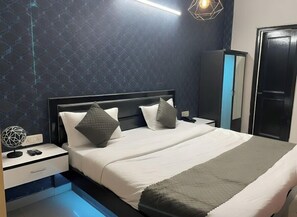 Quarto superior | Cortinas blackout, ferros/tábuas de passar roupa