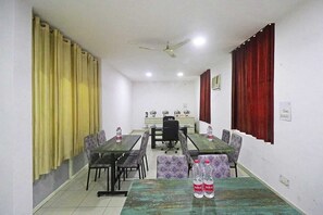 Deluxe Double Room | Living area