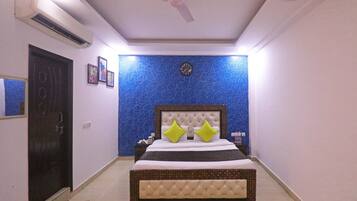 Deluxe Double Room | Blackout curtains, iron/ironing board, rollaway beds, free WiFi