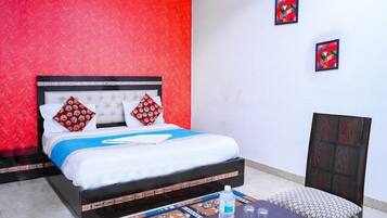 Deluxe Double Room | Blackout drapes, iron/ironing board, rollaway beds, free WiFi
