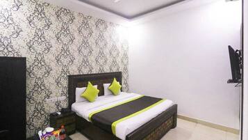 Habitación Deluxe doble | Cortinas opacas, tabla de planchar con plancha, camas supletorias