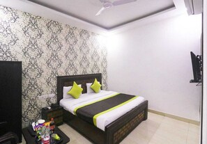 Habitación Deluxe doble | Cortinas opacas, tabla de planchar con plancha, camas supletorias