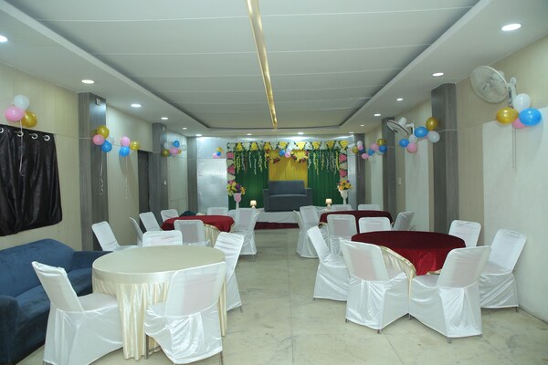 Hotel Viraj Residency - Noida