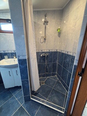 Bathroom - Lopera Guest House (Sofia)