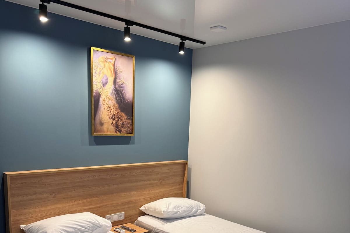 Habitación económica con 1 cama matrimonial o 2 individuales | Escritorio, espacio para trabajar con laptop y wifi gratis