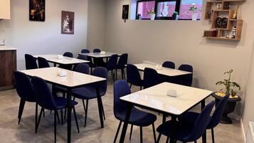 Dagelijks ontbijtbuffet (USD 10 per persoon)