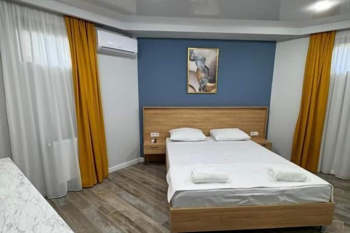 Habitación doble económica | Escritorio, espacio para trabajar con laptop y wifi gratis