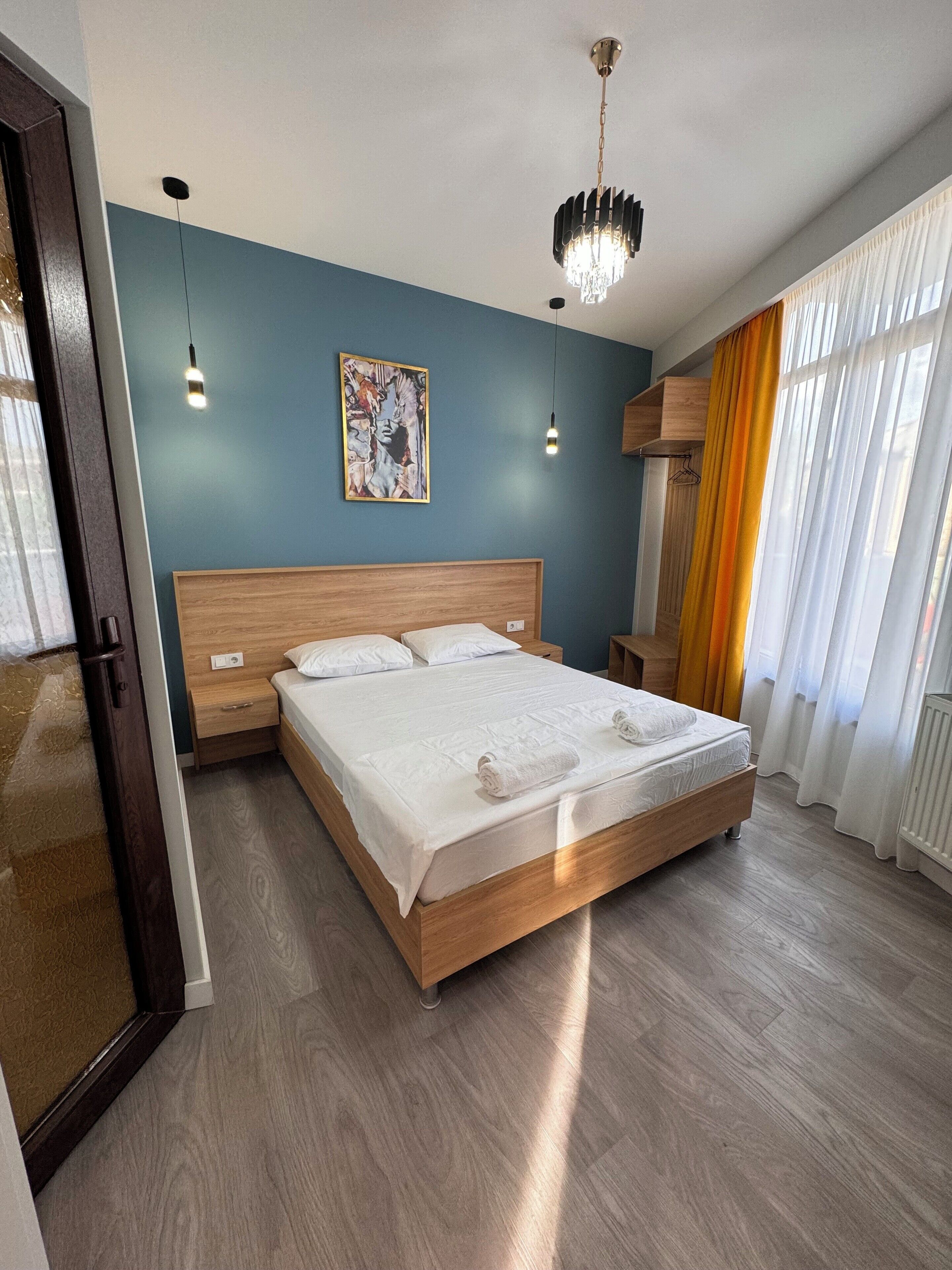 Bureau, espace de travail pour ordinateur portable, Wi-Fi gratuit