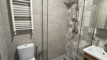 Shower, bidet, towels, soap