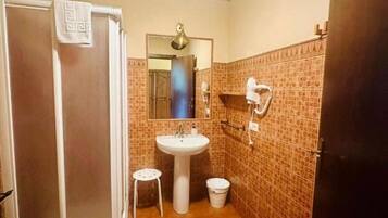 Classic Double or Twin Room, Mountain View | Bathroom | Shower, hair dryer, towels, shampoo