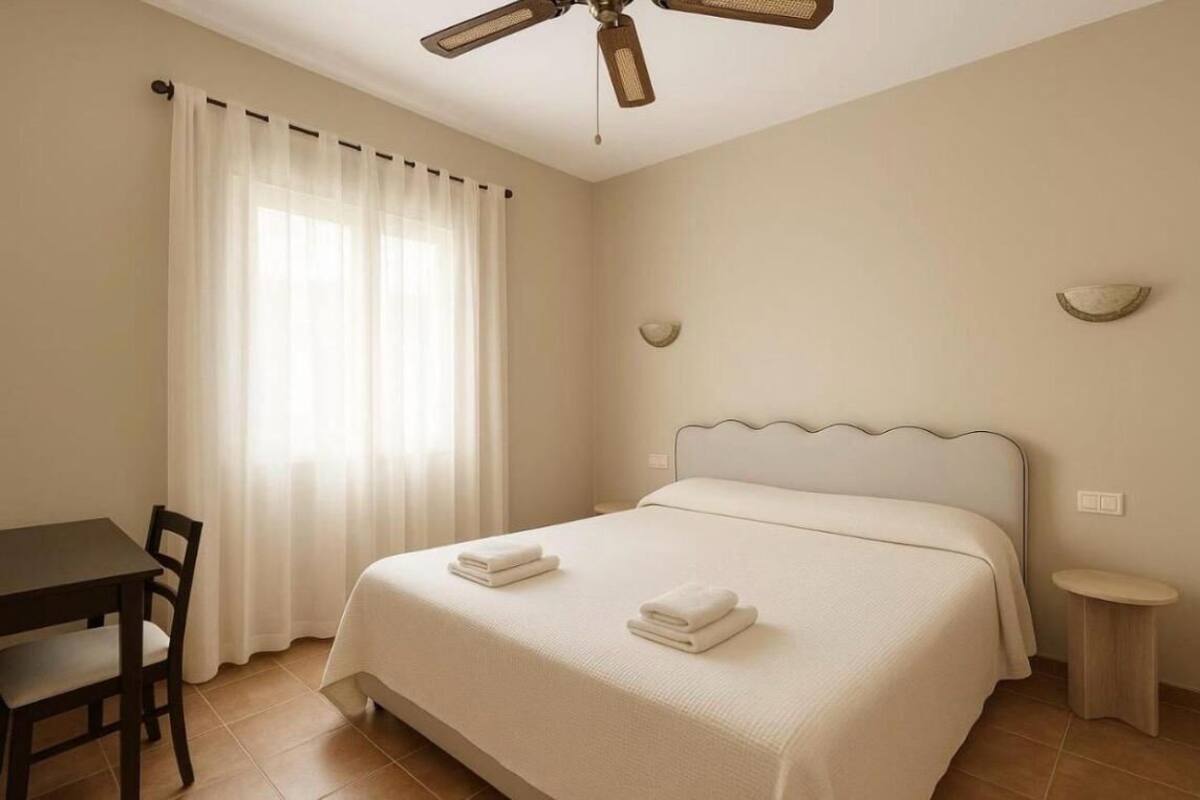Deluxe Room | Desk, laptop workspace, WiFi (free)