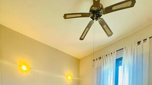 コンフォート トリプルルーム マウンテンビュー | デスク、ノートパソコン用作業スペース、WiFi (無料)