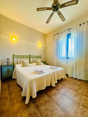 Comfort Triple Room, Mountain View | Desk, laptop workspace, free WiFi - Villa Aemilius (Don Alvaro)