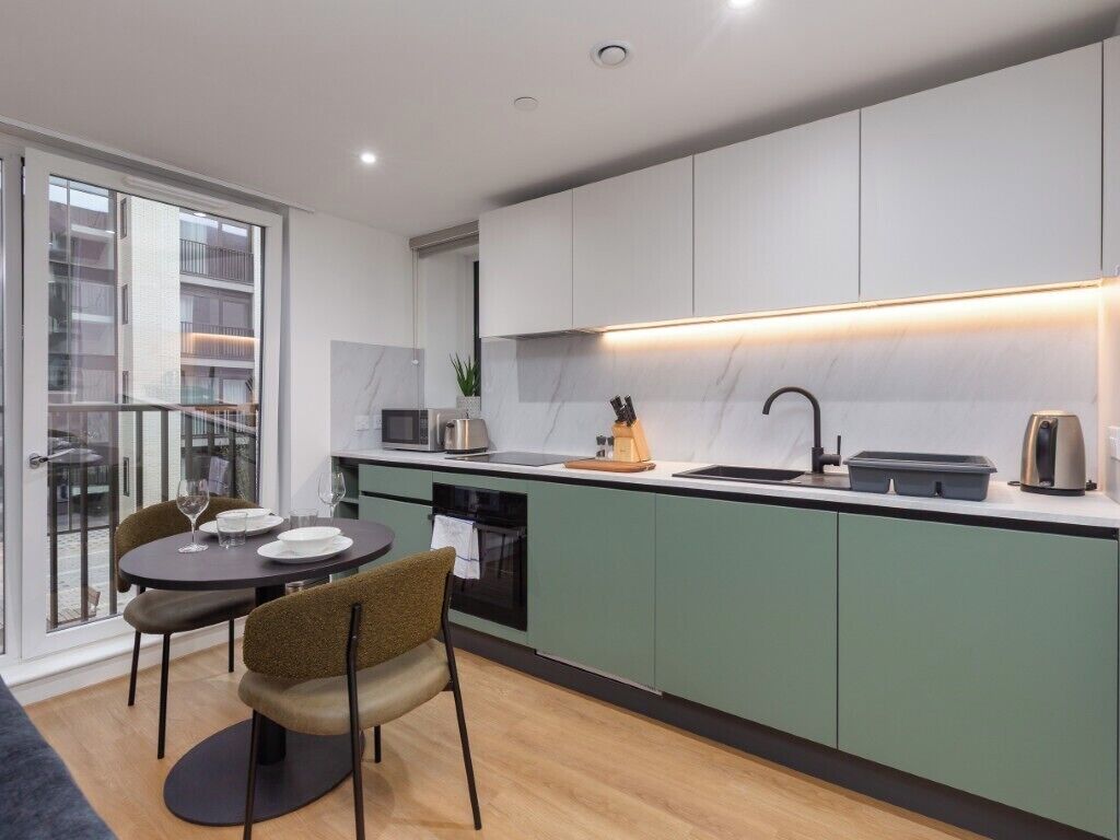 Standard Studio, 1 King Bed (0 Bedroom) | In-room dining