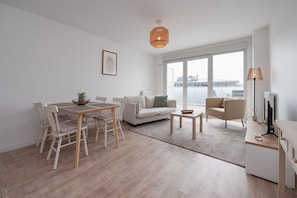 TV - La Belle Étoile – Apartment for 4 with Balcony in Vannes (Vannes)