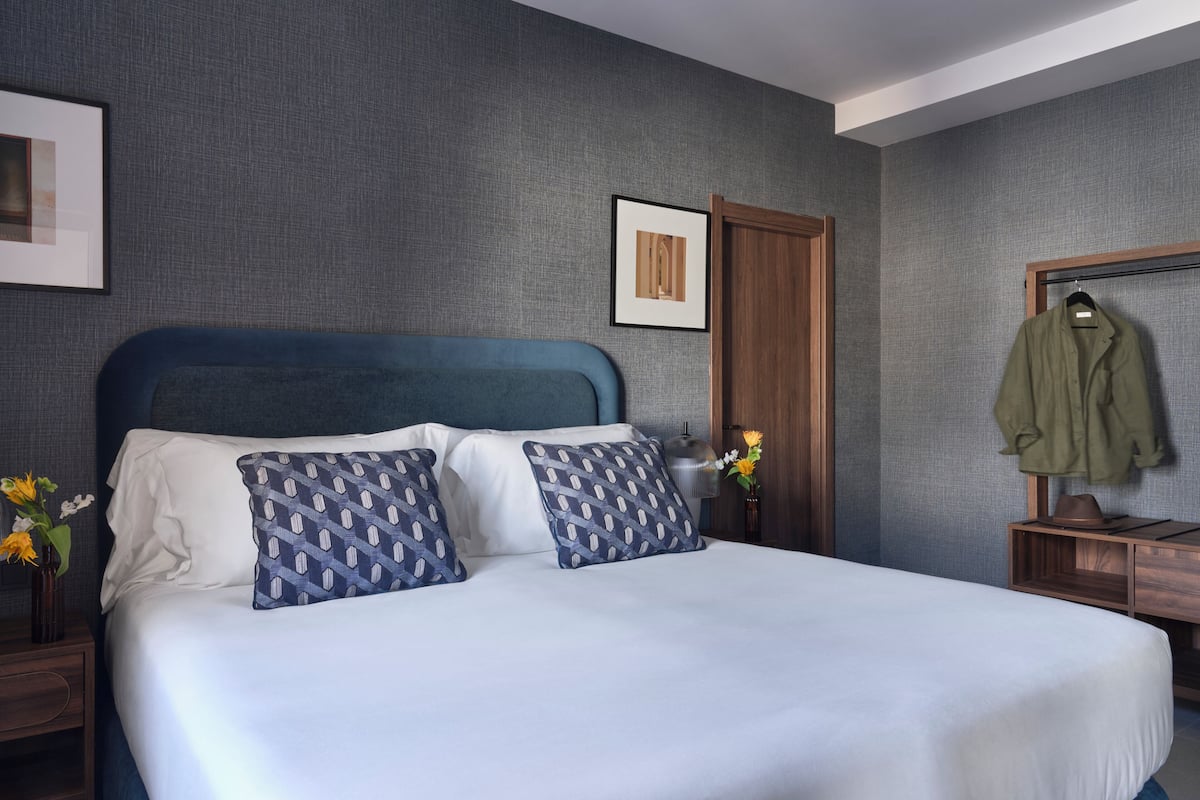 Premium-sengetøj, dundyner, pengeskab på værelset