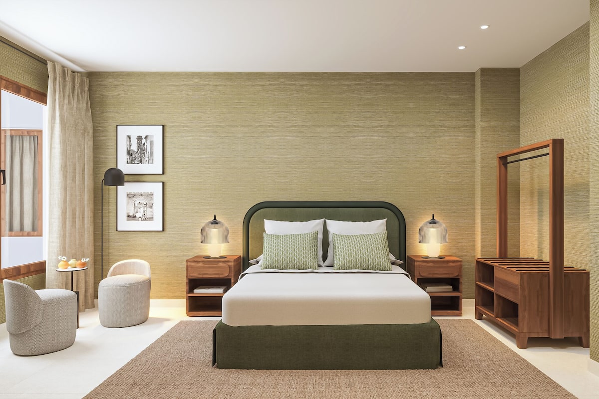 Luxe beddengoed, donsdekens, een kluis op de kamer, een laptopwerkplek