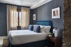 Seprai premium, selimut bulu angsa, dan brankas