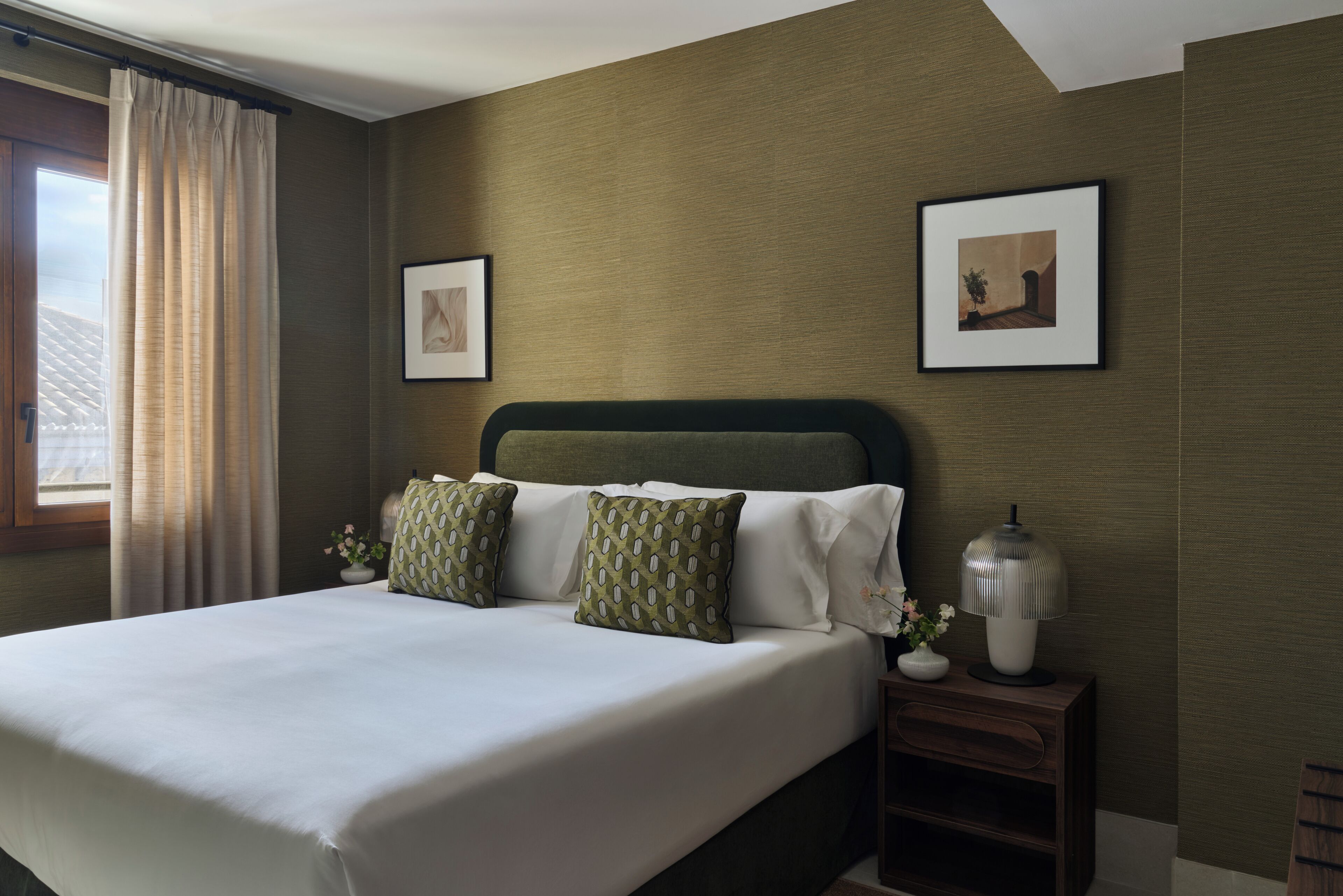 Two-Bedroom Residence with Patio | Seprai premium, selimut bulu angsa, dan brankas