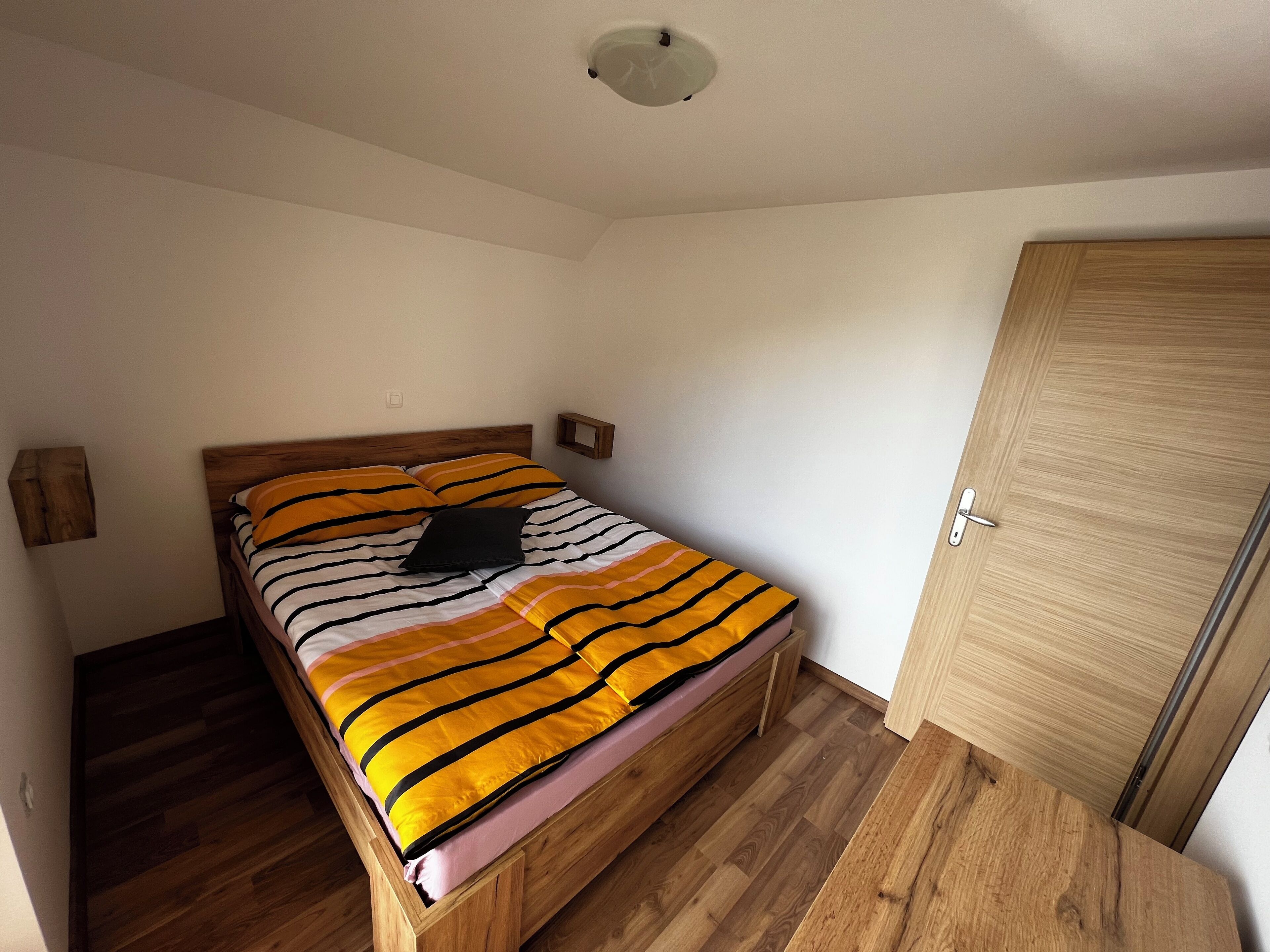 2 bedrooms, WiFi, bed sheets