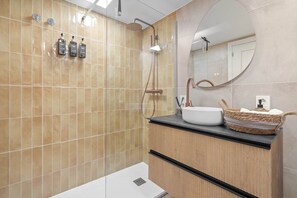 Shower, hair dryer, towels, soap - Penthouse Casares Beach (Bahía de Casares)