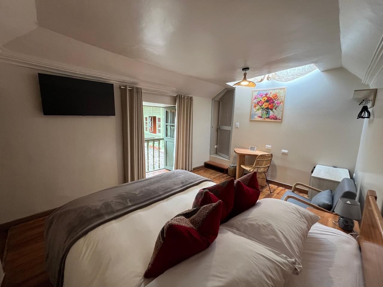 Chambre Double Deluxe, vue cour intérieure | Coffres-forts dans les chambres, décoration personnalisée