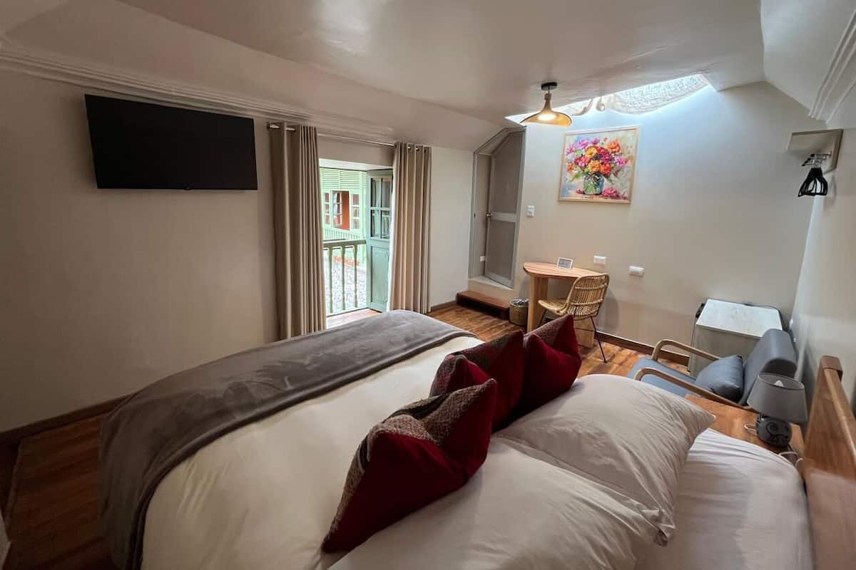 Chambre Double Deluxe, vue cour intérieure | Coffres-forts dans les chambres, décoration personnalisée