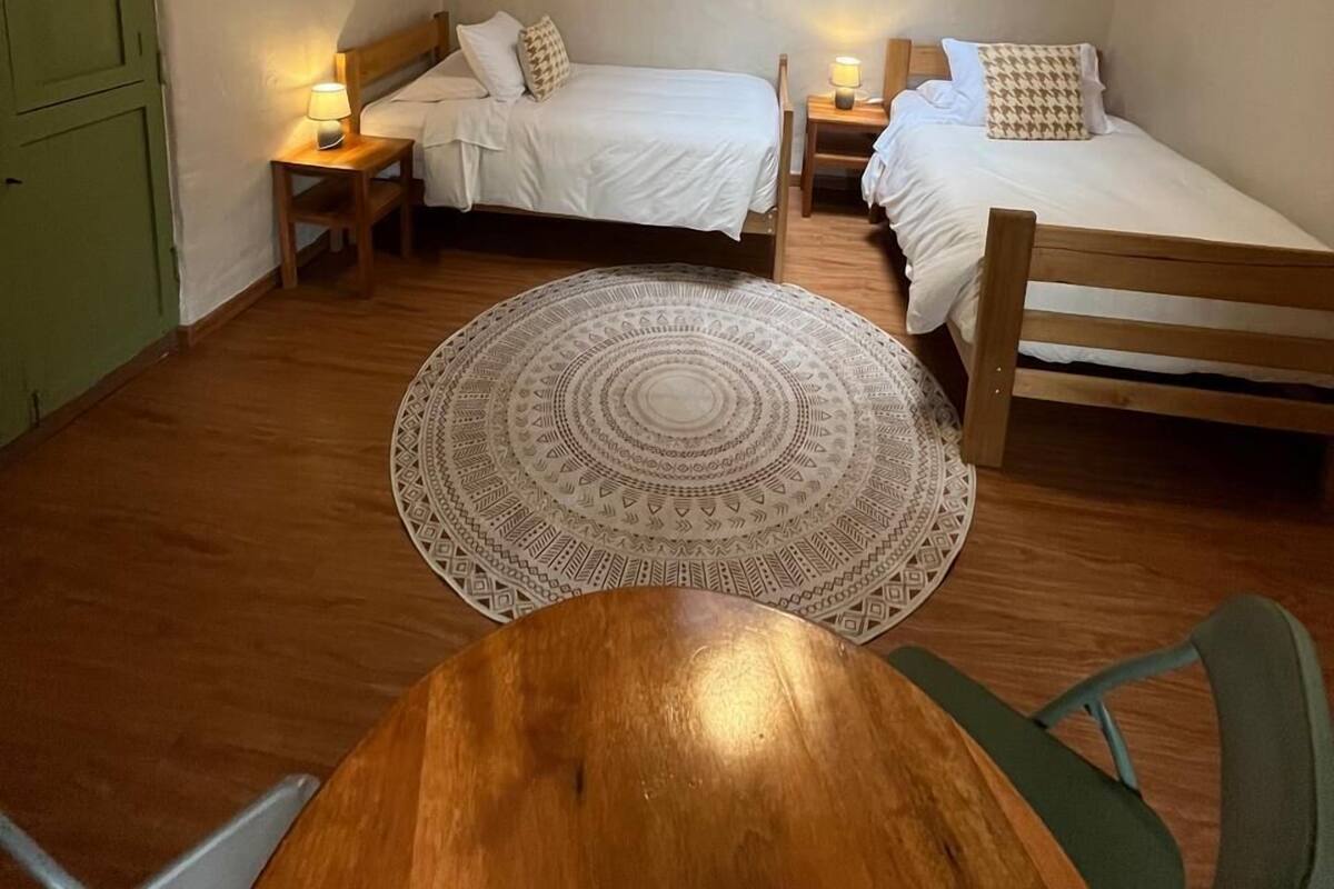 Chambre Standard avec lits jumeaux, vue jardin | Coffres-forts dans les chambres, décoration personnalisée