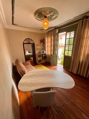 Chambre Double Deluxe, vue jardin | Coffres-forts dans les chambres, décoration personnalisée