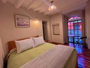 客房内保险箱、遮光窗帘、免费 WiFi