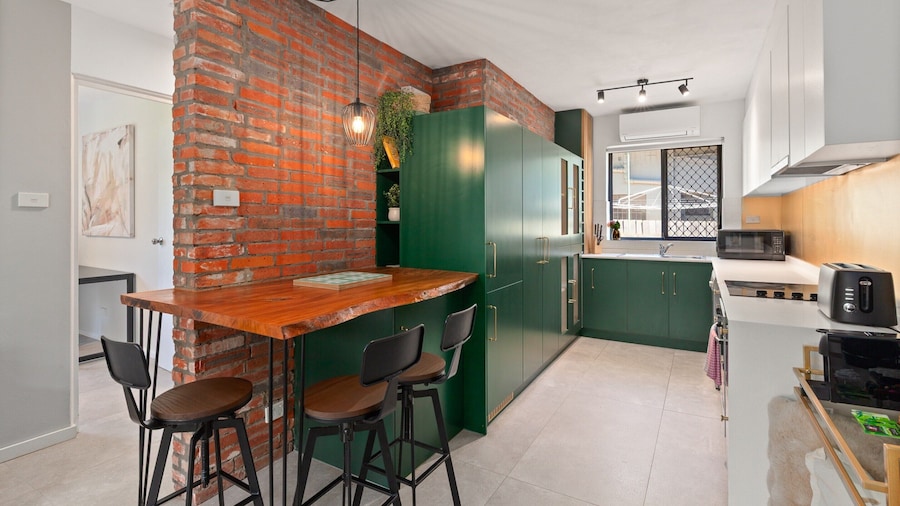 Easy Beach Access From Tranquil Retreat