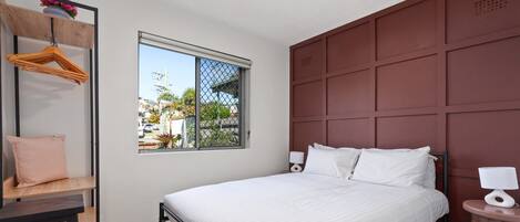 Apartment | 2 bedrooms, laptop workspace, bed sheets