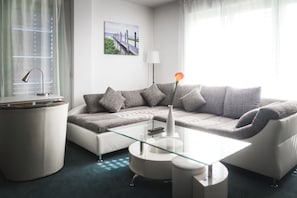 Deluxe-lejlighed - udsigt over resort | Opholdsområde