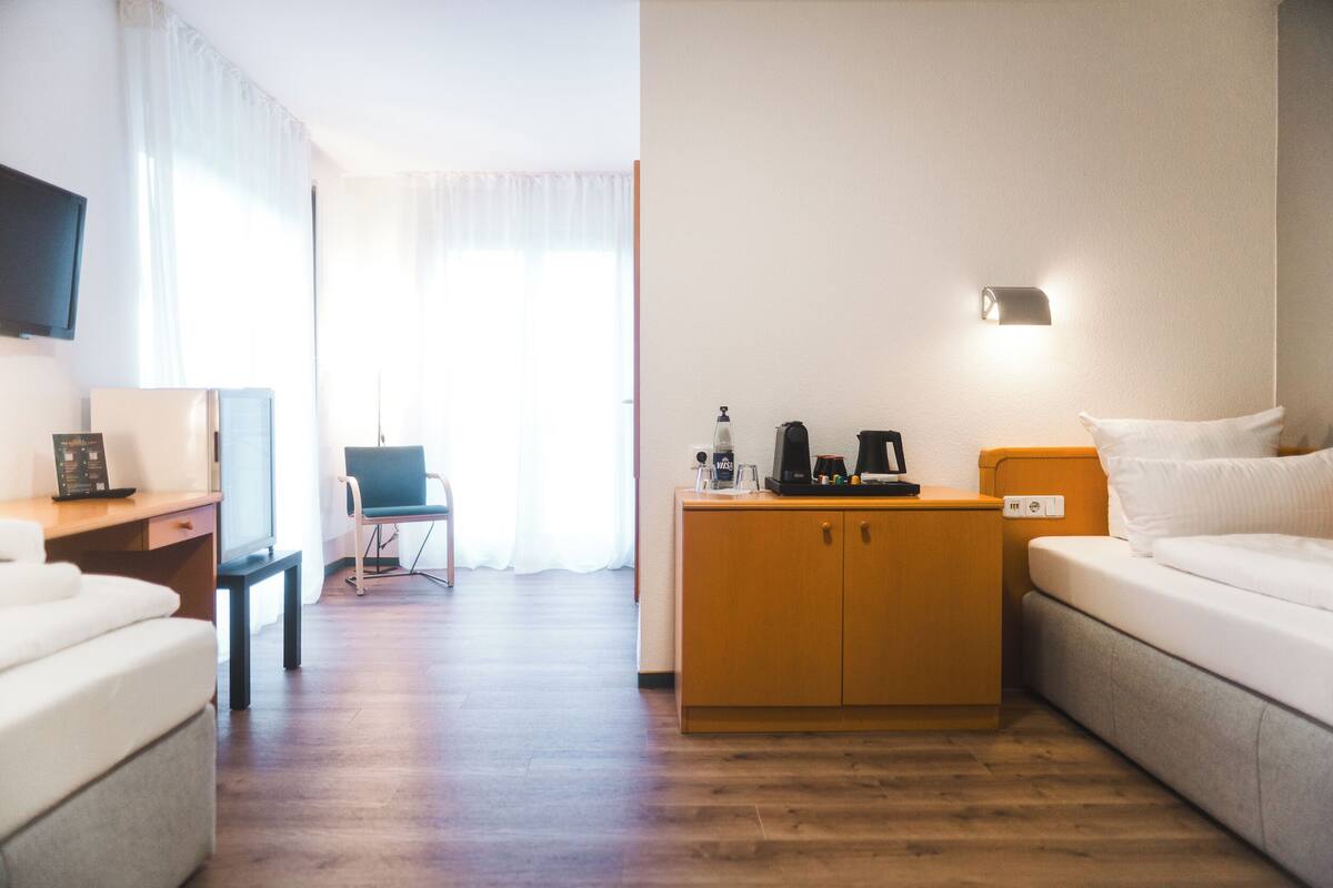 Habitación estándar con 2 camas individuales, vista al resort | Escritorio, cortinas blackout, insonorización y wifi gratis