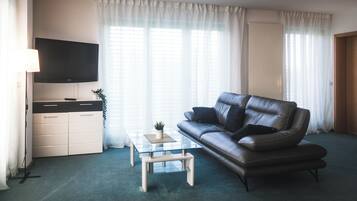 Luxury-Apartment, Blick auf die Anlage | Schreibtisch, Verdunkelungsvorhänge, schallisolierte Zimmer