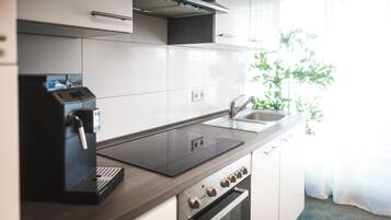 Luxury Apartment, Resort View | Private kitchen