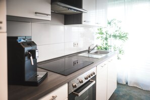 Luxury Apartment, Resort View | Private kitchen