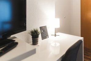 Leilighet – premium, resort-utsikt | Skrivebord, blendingsgardiner, lydisolert og wi-fi (inkludert)