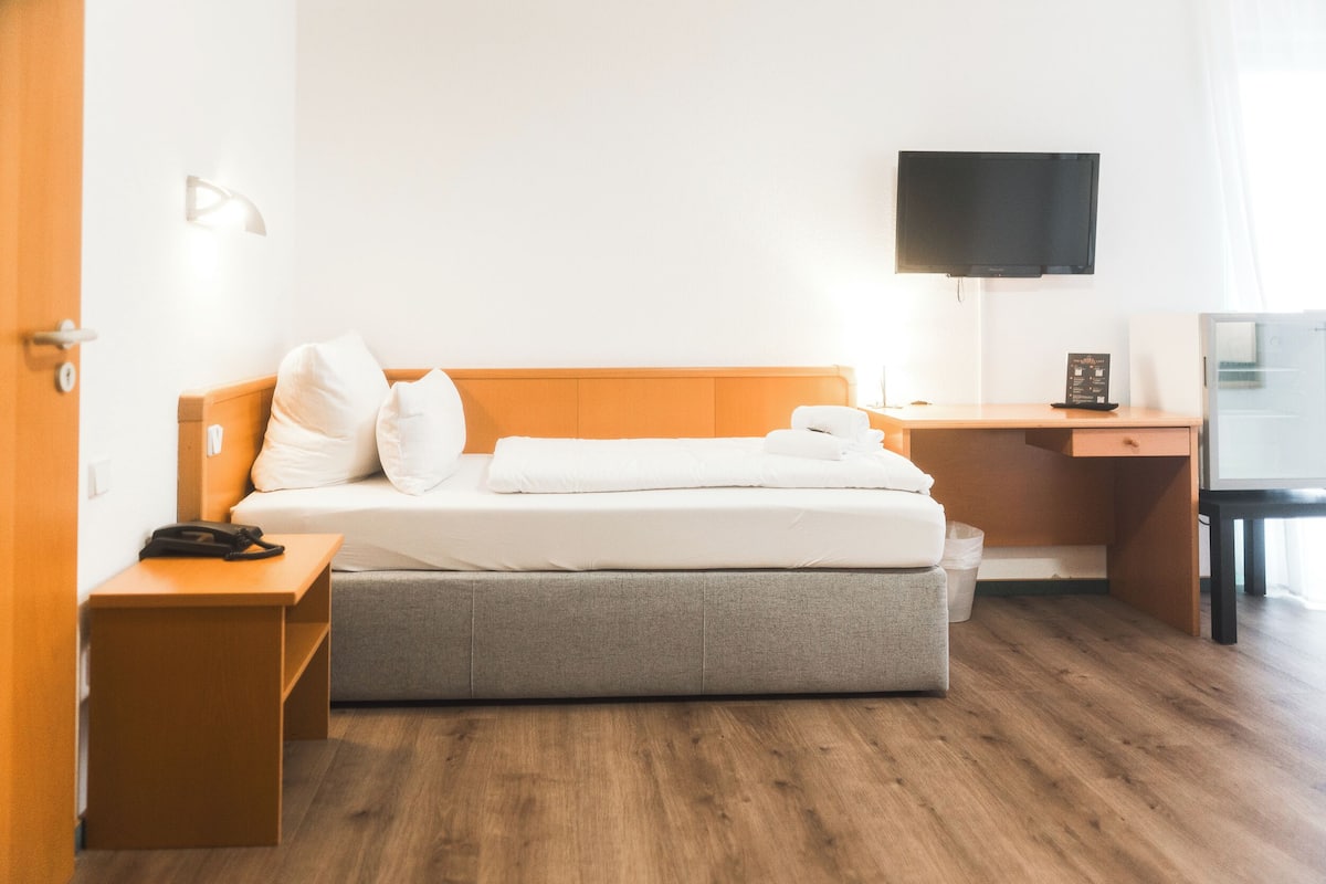 Standard Twin Room, Resort View | Desk, blackout drapes, soundproofing, free WiFi