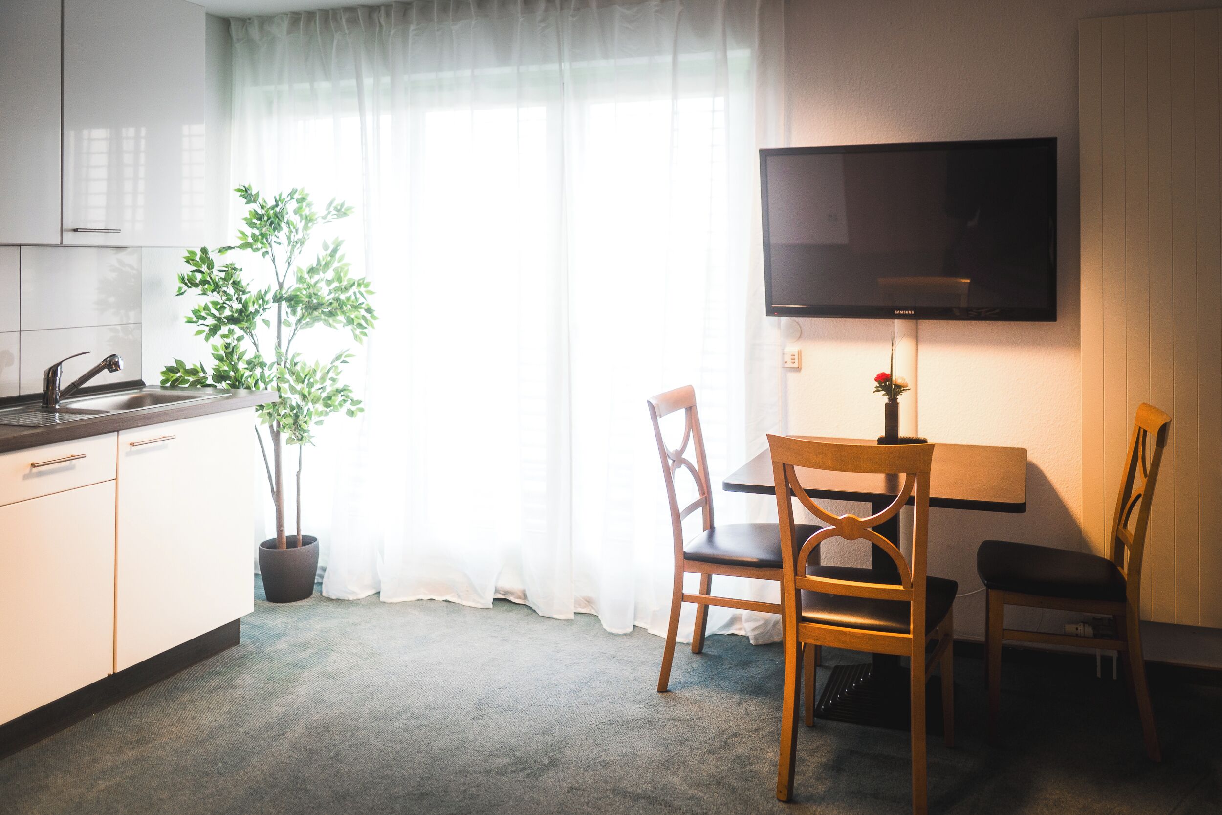 Luxury-Apartment, Blick auf die Anlage | Eigene Küche