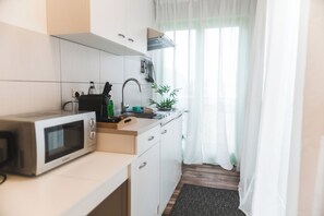 Premium Apartment, Resort View | Private kitchen