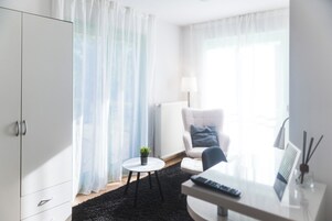 Apartamento estándar, vistas al complejo turístico | Zona de estar