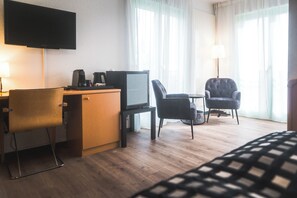 Premium Double Room, Resort View | Desk, blackout drapes, soundproofing, free WiFi - The Business Loft (Wolfsburg)